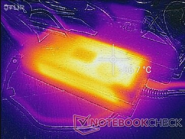 AC adaptörü bir saatten fazla oyun oynarken 57 C'ye ulaşabilir