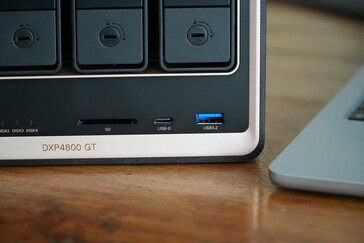 Ugreen NASync DXP4800 GT ön yüz