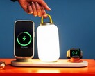 DailyObjects şarj cihazı taşınabilir bir lambayı da şarj edebilir.