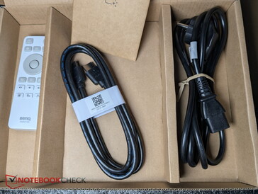 HDMI kablosu ve güç kablosu