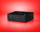 Ön USB bağlantı noktaları, bir USB-C bağlantı noktası, bir SD kart okuyucu ve yan havalandırmaya sahip iiyama mini PC.