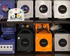 Nintendo GameCube konsollarından oluşan bir koleksiyon