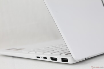 Özellikle seramik yüzey parmak izlerini ve lekeleri çok iyi gizler