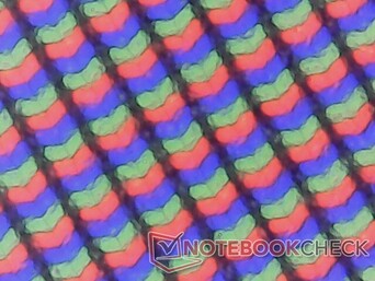 Mat ekran parlak alternatife göre biraz daha grenlidir