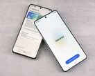 Güncelleme ekranını gösteren iki akıllı telefon