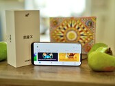 Honor X80 Pro Max'ın ekranı gerektiğinde çok parlak hale gelebilir.