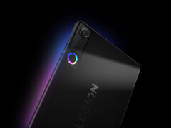 Legion Y700 Gen 5, Legion Tab Gen 5 muadilinin çarpıcı yeşil kaplamasından yoksundur.