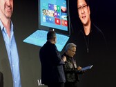 Huang Surface RT'yi kabul ediyor: Arkasında 2012'deki sunumun bir fotoğrafı var.