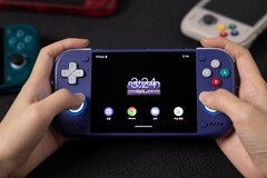 Retroid Pocket Nova, Android işletim sistemine sahip bir el bilgisayarıdır.