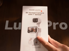 Insta360 Luna Pro'nun perakende ambalajı.