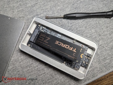 Bir SSD yerleştirin