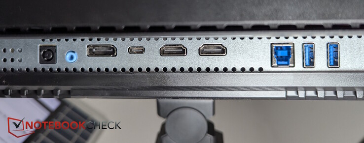 Soldan sağa doğru: AC, Ses Çıkışı, DisplayPort, USB-C, 2x HDMI, USB-B, 2x USB-A