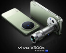 Vivo X300s'in resmi telekonvertör aksesuarı takılıyken çekilmiş bir fotoğrafı.