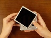 Anbernic'in en yeni retro el bilgisayarı, düğmeleri ortaya çıkarmak için ekranı döndürüyor.