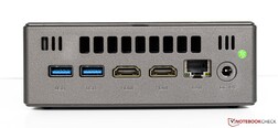 Arka: 2x USB 3.0, 2x HDMI, GBit LAN, güç bağlantısı
