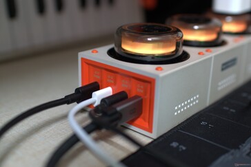 Moonbase'i tüm USB-C bağlantı noktalarını aynı anda kullanarak test ettik.