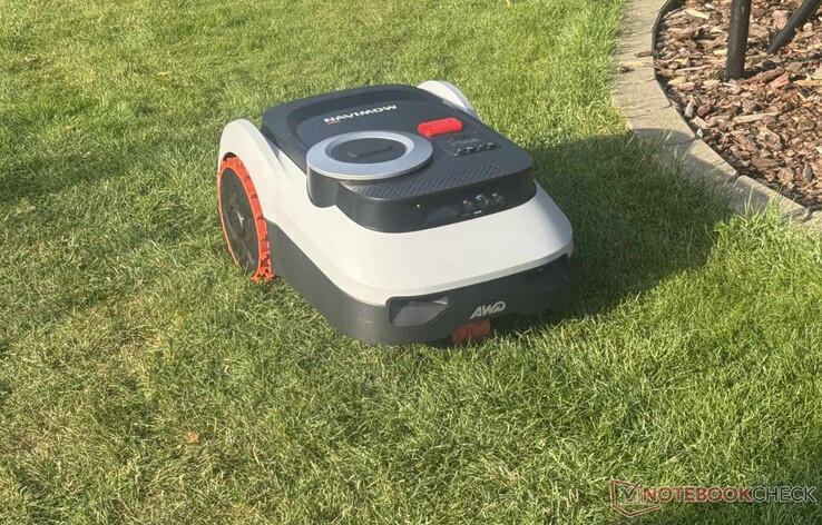 Navimow i210 LiDAR Pro çalışırken
