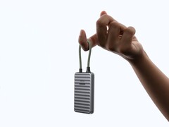 Ugreen NeoDrive Go kart boyutunda ve AirPods Pro kadar hafif.