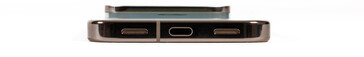 Alt kısım: Hoparlör, USB 3.2 bağlantı noktası, Mikrofon