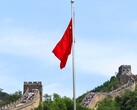 Arka planda Çin Seddi'nin bulunduğu Çin bayrağı
