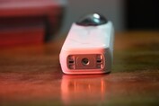 Insta360 X5 artık manyetik montaj sistemiyle birlikte geliyor (Resim kaynağı: Abhinav Fating/Notebookcheck)