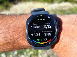 Doğa yürüyüşü sırasında Galaxy Watch Ultra2