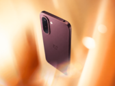 Burgundy Red rengindeki OnePlus N6x.