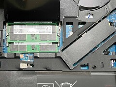 RAM yuvaları ve iki SSD yuvası...