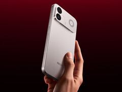 K90 Ultra, 30 Haziran’da Çin’de piyasaya sürülecek. Resimde: Telefonun arka kısmını gösteren bir tanıtım fotoğrafı.