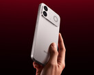 K90 Ultra, 30 Haziran’da Çin’de piyasaya sürülecek. Resimde: Telefonun arka kısmını gösteren bir tanıtım fotoğrafı.