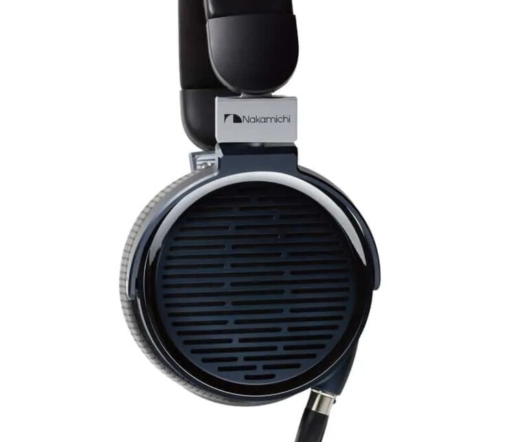 Nakamichi Elite Pro P800JP, geniş bir stereo ses sahnesi için arkası açık bir tasarım kullanır.