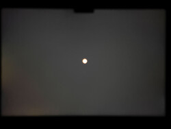 Neredeyse hiç arka ışık kanaması yok