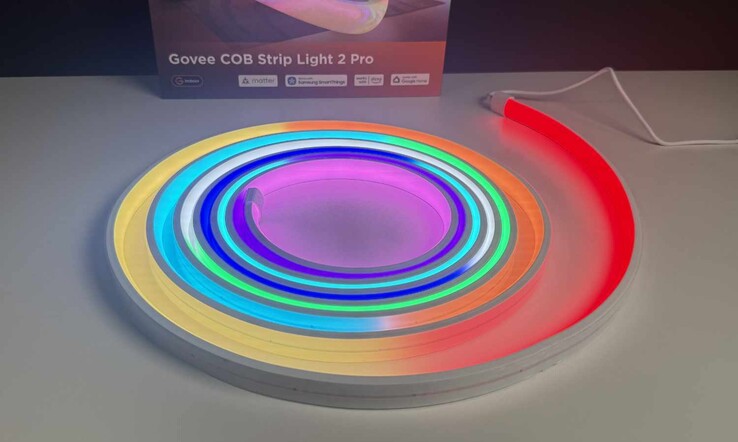 Govee COB Strip Light 2 Pro İncelemesi (burada hala sarılı halde gösterilmiştir)