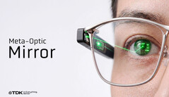 TDK'nin prototipi, tek renkli bir görüntüyü doğrudan kullanıcının retinasına yansıtıyor.