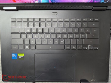 Klavye ve dokunmatik yüzey