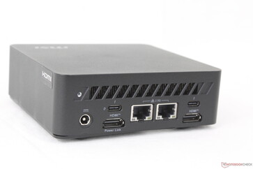 Arka kısım: AC adaptörü, USB-C Thunderbolt 4 w/ DisplayPort 1.4 + Güç Dağıtımı, 2x RJ-45 (10 Gbps), USB-C Thunderbolt 4 w/ DisplayPort 1.4, 2x HDMI 2.1