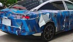BYD hayran topluluğu Di Fen Zhi Jia tarafından fotoğraflanan, kamuflajlı 3. nesil BYD Han prototipi