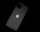 Siyah zemin üzerinde Apple logosu bulunan bir iPhone’un arka yüzü