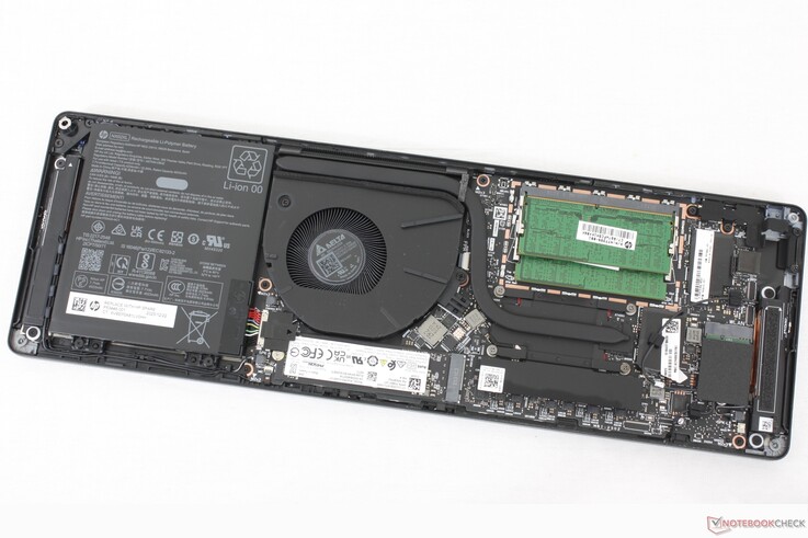 EliteBoard G1a anakart ve güvertenin alt tarafında pil