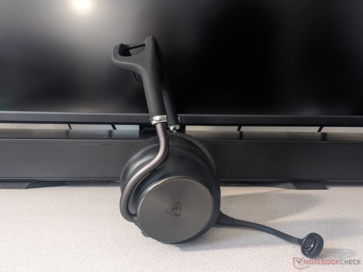 Turtle Beach Stealth Pro II tarafı mikrofon ile gösterilmiştir