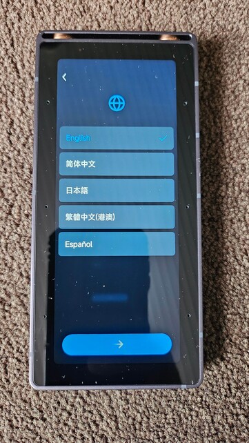iFLYTEK AI Recorder S6, beş sistem dili sunmaktadır; ancak Almanca ve Fransızca bu diller arasında yer almamaktadır.