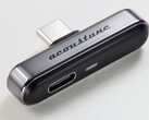 Acoustune ATX001 Bluetooth verici, Android ve Apple akıllı telefonlara yüksek çözünürlüklü Bluetooth müzik kodekleri ekler.