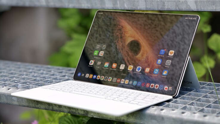 Honor MagicPad 4 klavye kapağı ile test edildi