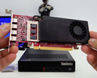 AMD RX7400 GPU'nun bir Lenovo ThinkStation üzerindeki görüntüsü.