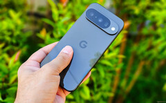 Testler, Tensor G5 ve G6'nın watt başına performans açısından rakiplerinin gerisinde kaldığını gösteriyor (resimde Pixel 10)