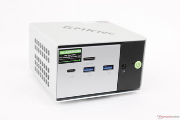 Ön kısım: USB-C 4.0 w/ DisplayPort 1.4 + Güç Dağıtımı 3.0 (40 Gbps), 2x USB-A 3.2 (10 Gbps), OcuLink (PCIe4 x4), 3,5 mm kulaklık, Güç düğmesi