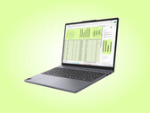 IdeaPad Slim 3 15Q7X11, piyasaya sürüldüğü iki renk seçeneğinden birinde.