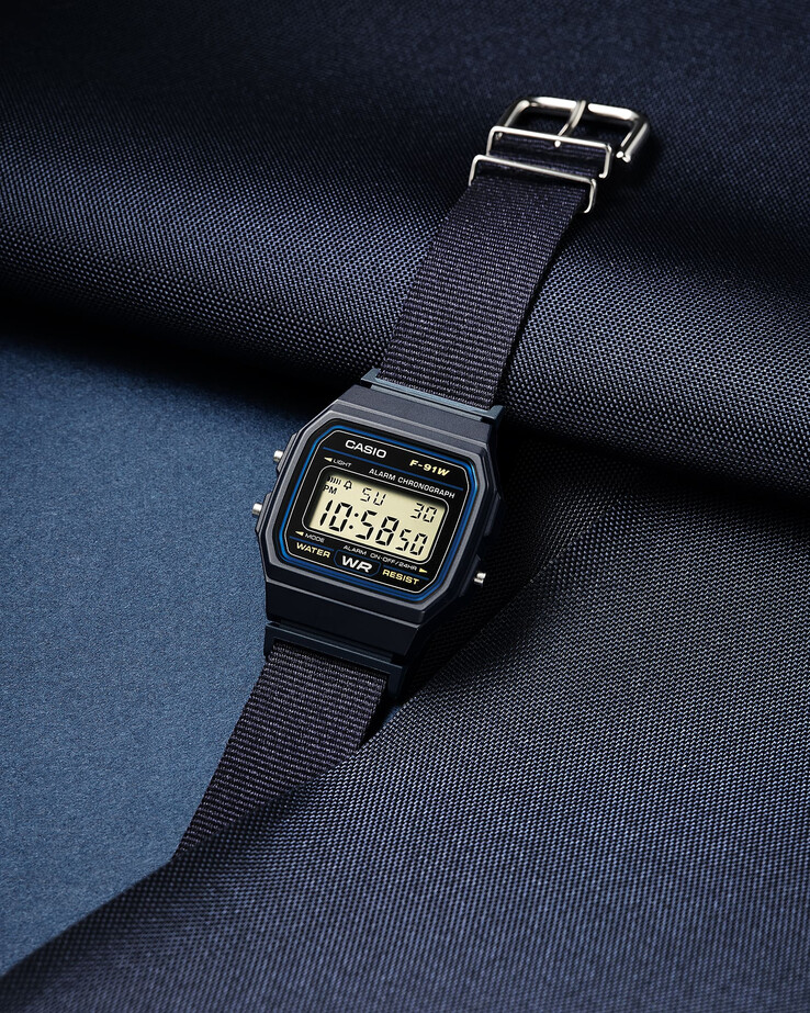Lacivert kumaş kayışlı Casio F-91WF-2A.