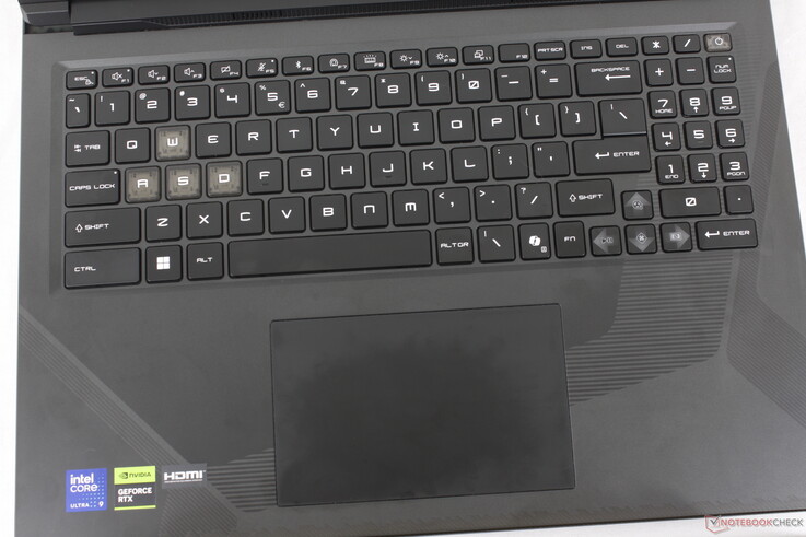 Crosshair 16 HX ile aynı klavye ve clickpad (~13 x 8,3 cm)