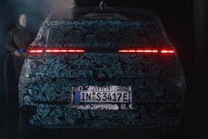 İlk taslakların ardından yeni Audi A2 e-tron, İsveç'in kuzeyinde buz ve kar üzerinde ve rüzgar tünelinde yapılan test sürüşleri sırasında kamuflaj giysileriyle ete kemiğe büründü.